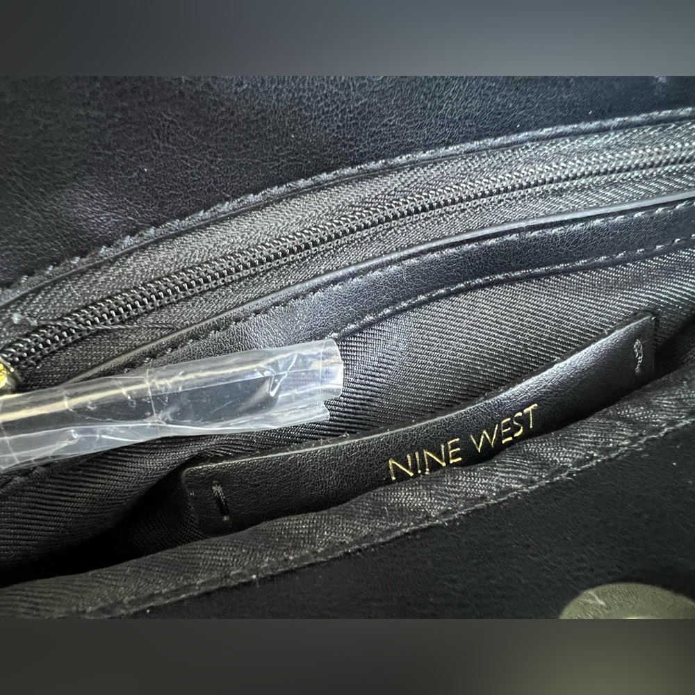 NWOT Nine West Brooklyn Jet Set Crossbody Bag in Black - Picture 14 of 16